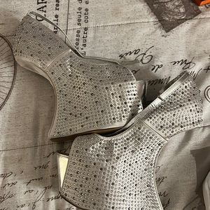 Stone half wedged heels work 1 time has a some stains